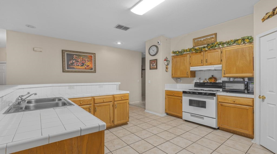 1718 Denmark Ln, Laredo, Texas 78045, 4 Bedrooms Bedrooms, 8 Rooms Rooms,2 BathroomsBathrooms,Residential,For Sale,1718 Denmark Ln,20255447