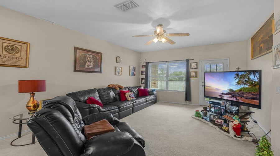 1718 Denmark Ln, Laredo, Texas 78045, 4 Bedrooms Bedrooms, 8 Rooms Rooms,2 BathroomsBathrooms,Residential,For Sale,1718 Denmark Ln,20255447