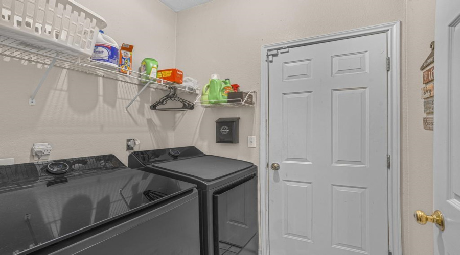 1718 Denmark Ln, Laredo, Texas 78045, 4 Bedrooms Bedrooms, 8 Rooms Rooms,2 BathroomsBathrooms,Residential,For Sale,1718 Denmark Ln,20255447