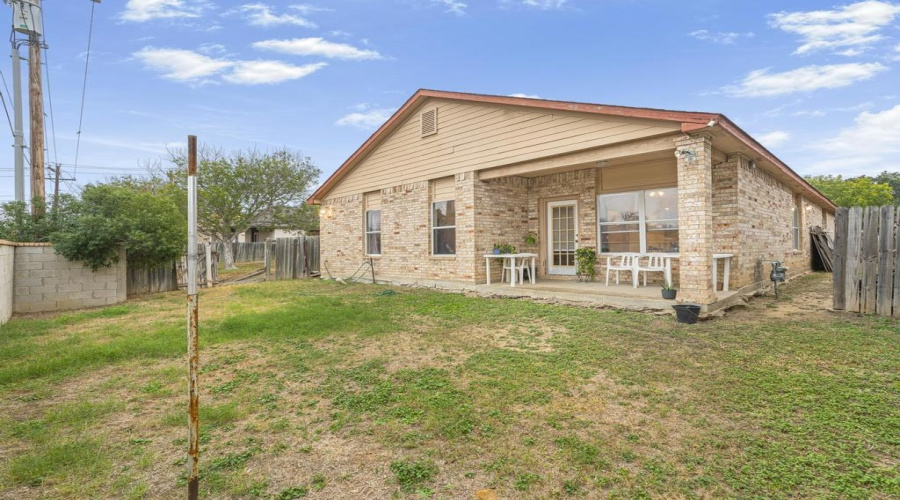 1718 Denmark Ln, Laredo, Texas 78045, 4 Bedrooms Bedrooms, 8 Rooms Rooms,2 BathroomsBathrooms,Residential,For Sale,1718 Denmark Ln,20255447