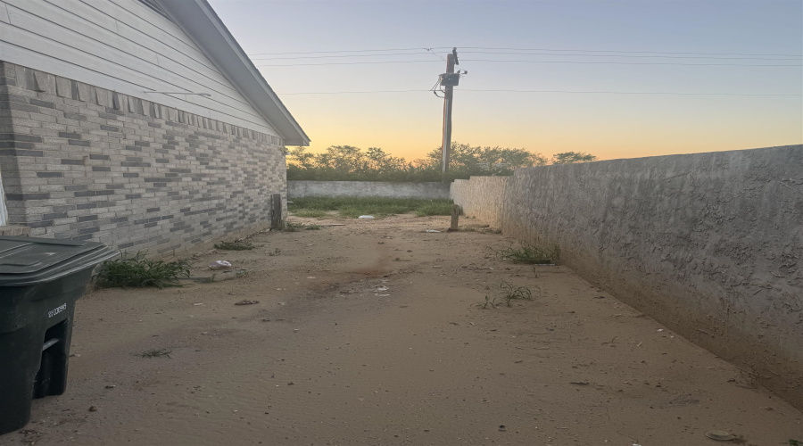 5908 Colt Dr, Laredo, Texas 78043, 3 Bedrooms Bedrooms, 5 Rooms Rooms,1 BathroomBathrooms,Residential,For Sale,5908 Colt Dr,20255454