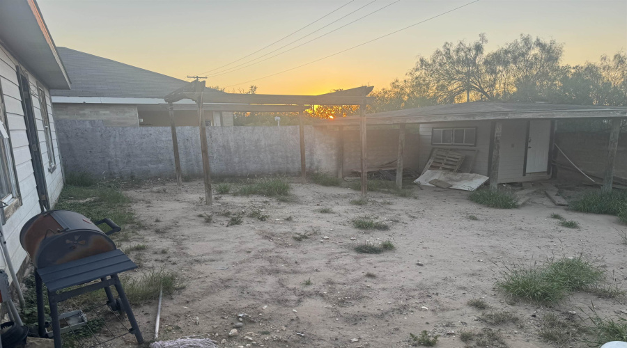 5908 Colt Dr, Laredo, Texas 78043, 3 Bedrooms Bedrooms, 5 Rooms Rooms,1 BathroomBathrooms,Residential,For Sale,5908 Colt Dr,20255454