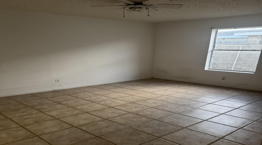 5908 Colt Dr, Laredo, Texas 78043, 3 Bedrooms Bedrooms, 5 Rooms Rooms,1 BathroomBathrooms,Residential,For Sale,5908 Colt Dr,20255454