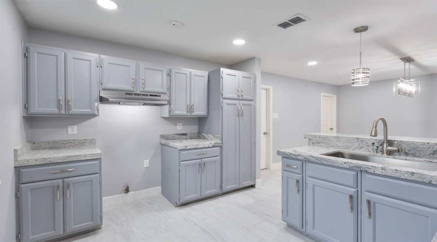 211 River Bank Dr, Laredo, Texas 78045, 4 Bedrooms Bedrooms, 6 Rooms Rooms,2 BathroomsBathrooms,Residential,For Sale,211 River Bank Dr,20255456