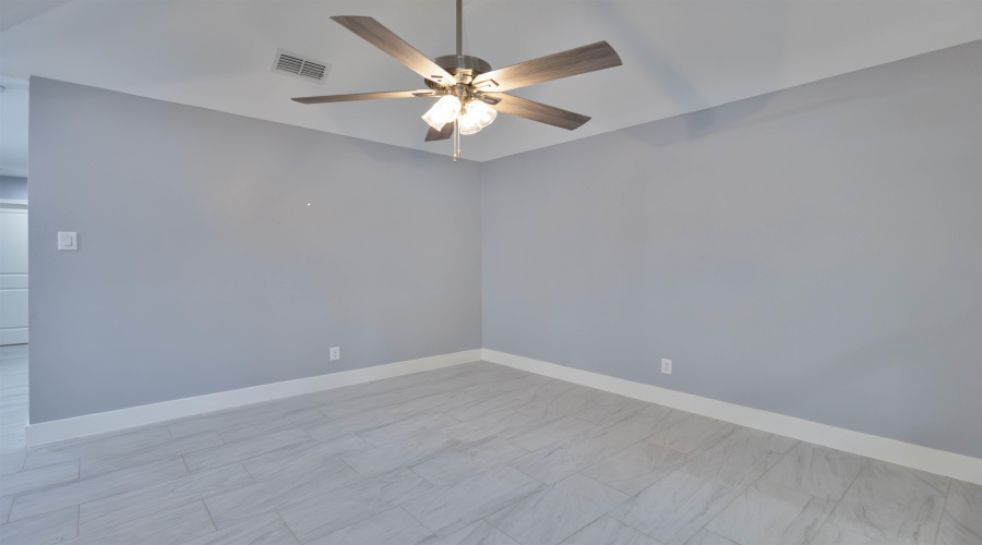 211 River Bank Dr, Laredo, Texas 78045, 4 Bedrooms Bedrooms, 6 Rooms Rooms,2 BathroomsBathrooms,Residential,For Sale,211 River Bank Dr,20255456