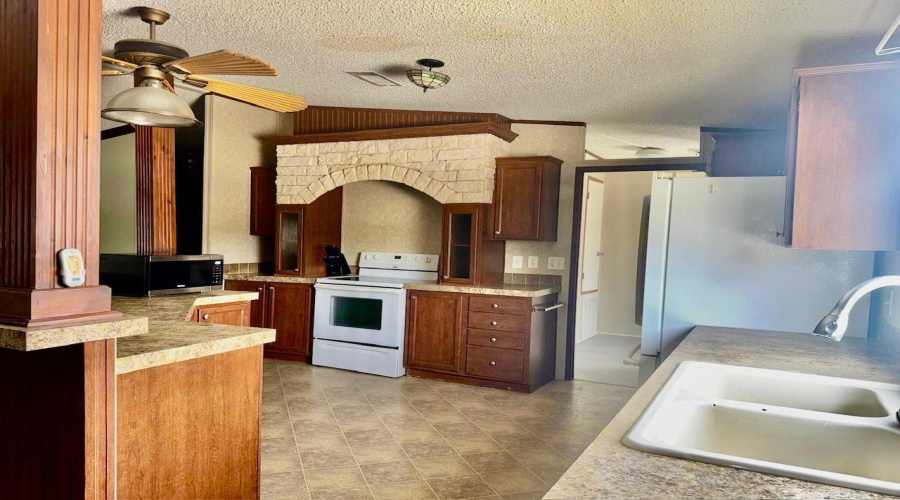 106 Autumn Ln., Zapata, Texas 78076, 3 Bedrooms Bedrooms, 6 Rooms Rooms,2 BathroomsBathrooms,Residential,For Sale,106 Autumn Ln.,20255457