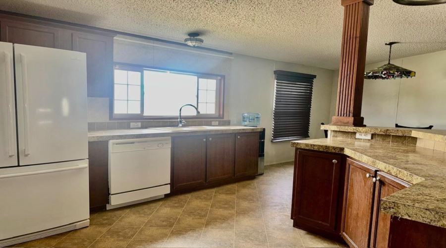 106 Autumn Ln., Zapata, Texas 78076, 3 Bedrooms Bedrooms, 6 Rooms Rooms,2 BathroomsBathrooms,Residential,For Sale,106 Autumn Ln.,20255457