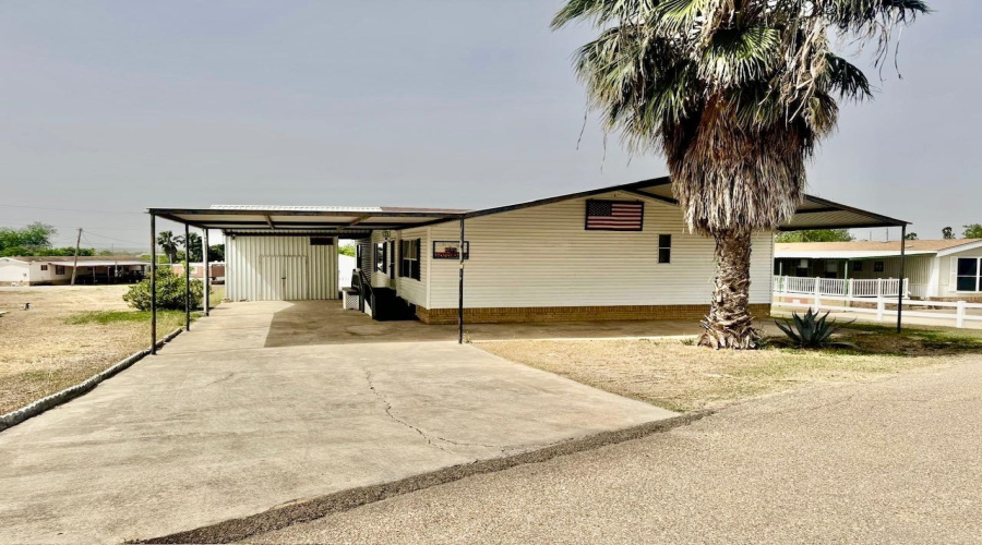 106 Autumn Ln., Zapata, Texas 78076, 3 Bedrooms Bedrooms, 6 Rooms Rooms,2 BathroomsBathrooms,Residential,For Sale,106 Autumn Ln.,20255457