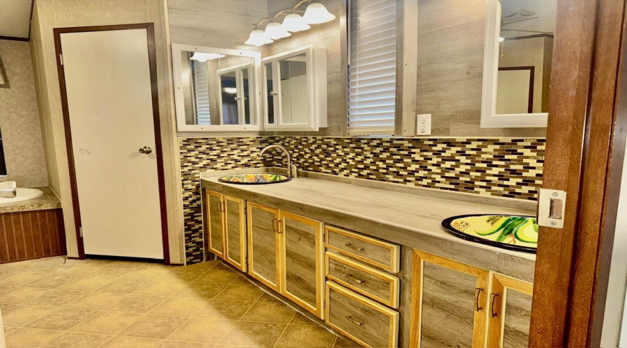 106 Autumn Ln., Zapata, Texas 78076, 3 Bedrooms Bedrooms, 6 Rooms Rooms,2 BathroomsBathrooms,Residential,For Sale,106 Autumn Ln.,20255457