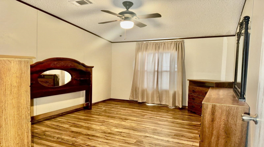 106 Autumn Ln., Zapata, Texas 78076, 3 Bedrooms Bedrooms, 6 Rooms Rooms,2 BathroomsBathrooms,Residential,For Sale,106 Autumn Ln.,20255457