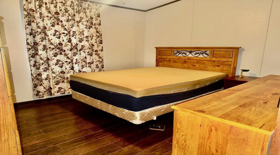 106 Autumn Ln., Zapata, Texas 78076, 3 Bedrooms Bedrooms, 6 Rooms Rooms,2 BathroomsBathrooms,Residential,For Sale,106 Autumn Ln.,20255457