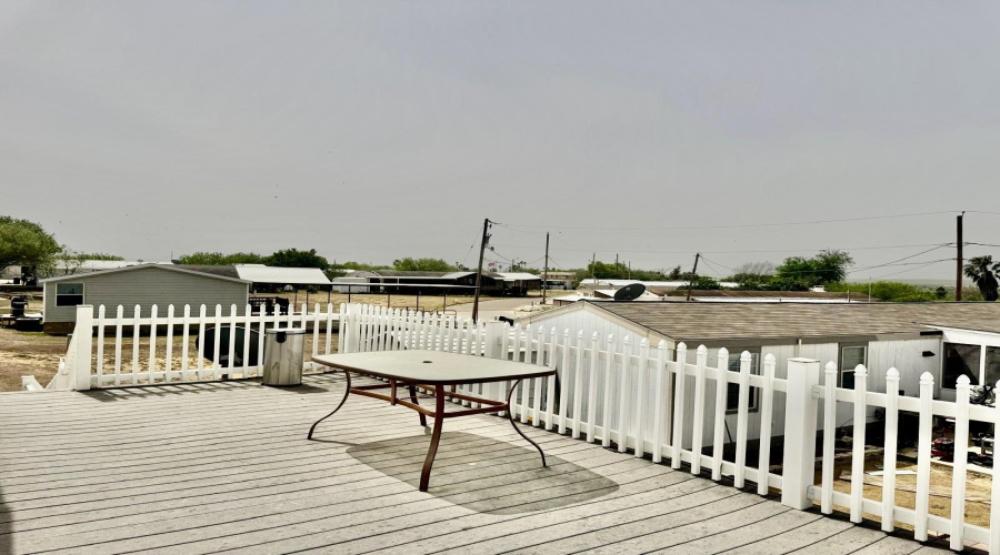 106 Autumn Ln., Zapata, Texas 78076, 3 Bedrooms Bedrooms, 6 Rooms Rooms,2 BathroomsBathrooms,Residential,For Sale,106 Autumn Ln.,20255457