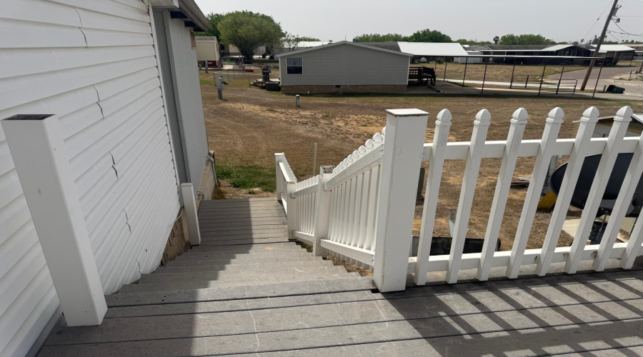 106 Autumn Ln., Zapata, Texas 78076, 3 Bedrooms Bedrooms, 6 Rooms Rooms,2 BathroomsBathrooms,Residential,For Sale,106 Autumn Ln.,20255457