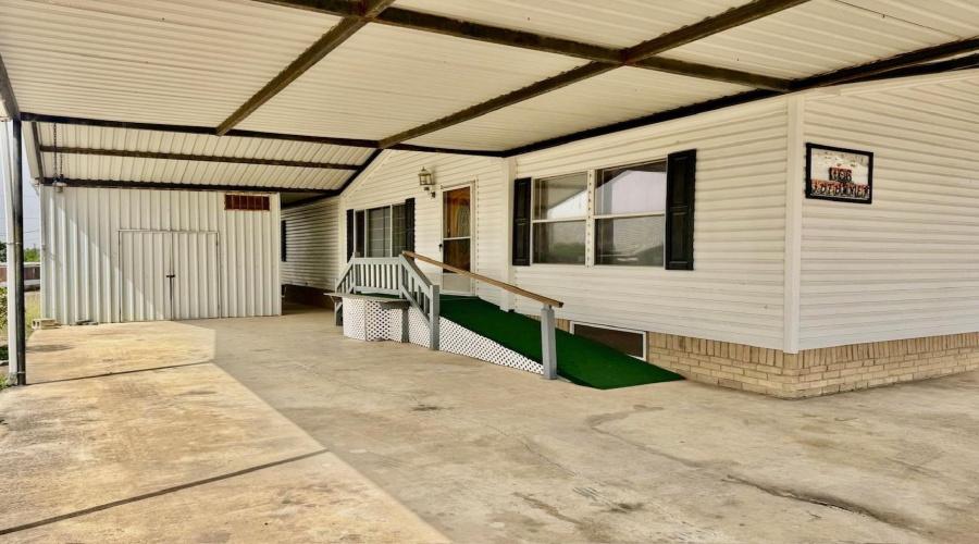 106 Autumn Ln., Zapata, Texas 78076, 3 Bedrooms Bedrooms, 6 Rooms Rooms,2 BathroomsBathrooms,Residential,For Sale,106 Autumn Ln.,20255457