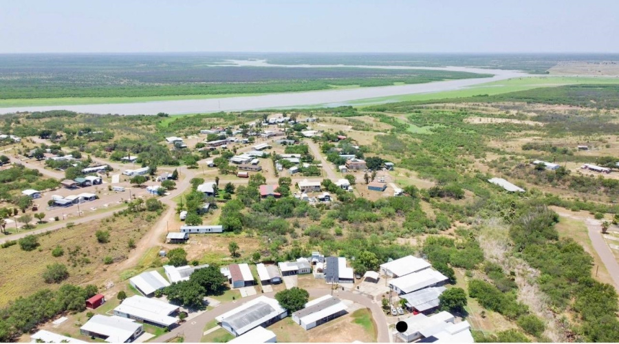 106 Autumn Ln., Zapata, Texas 78076, 3 Bedrooms Bedrooms, 6 Rooms Rooms,2 BathroomsBathrooms,Residential,For Sale,106 Autumn Ln.,20255457