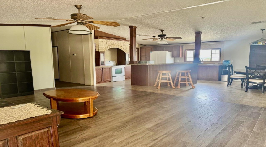 106 Autumn Ln., Zapata, Texas 78076, 3 Bedrooms Bedrooms, 6 Rooms Rooms,2 BathroomsBathrooms,Residential,For Sale,106 Autumn Ln.,20255457