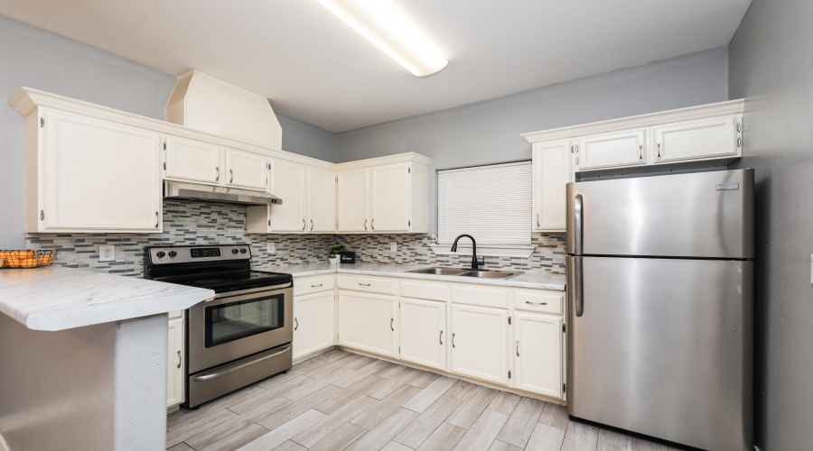 205 W San Carlos St, Laredo, Texas 78041, 2 Bedrooms Bedrooms, 5 Rooms Rooms,1 BathroomBathrooms,Residential,For Rent,205 W San Carlos St,20255458