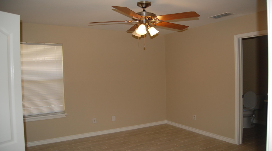 1007 Warren Ave, LAREDO, Texas 78046, 3 Bedrooms Bedrooms, 5 Rooms Rooms,2 BathroomsBathrooms,Residential,For Rent,1007 Warren Ave,20255460