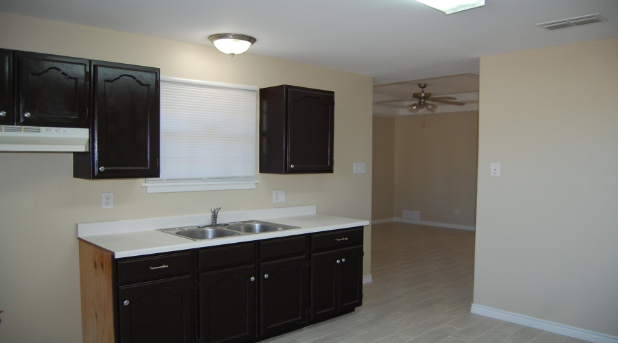 1007 Warren Ave, LAREDO, Texas 78046, 3 Bedrooms Bedrooms, 5 Rooms Rooms,2 BathroomsBathrooms,Residential,For Rent,1007 Warren Ave,20255460