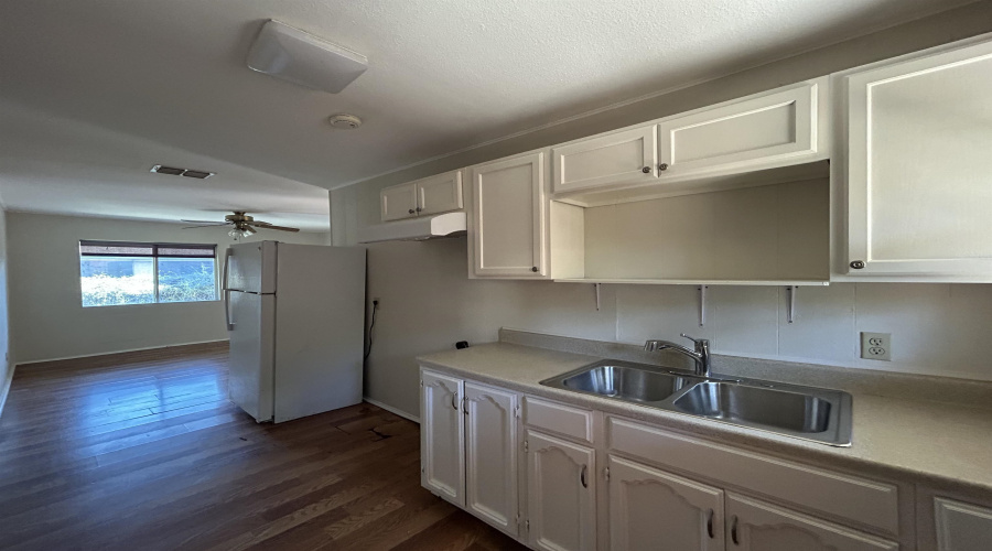 3004 Musser St, LAREDO, Texas 78043-4523, 2 Bedrooms Bedrooms, 3 Rooms Rooms,1 BathroomBathrooms,Residential,For Rent,3004 Musser St,20255462