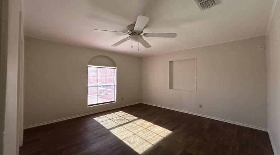 3004 Musser St, LAREDO, Texas 78043-4523, 2 Bedrooms Bedrooms, 3 Rooms Rooms,1 BathroomBathrooms,Residential,For Rent,3004 Musser St,20255462