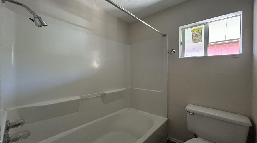 3004 Musser St, LAREDO, Texas 78043-4523, 2 Bedrooms Bedrooms, 3 Rooms Rooms,1 BathroomBathrooms,Residential,For Rent,3004 Musser St,20255462