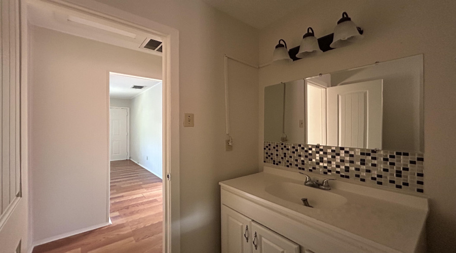 3004 Musser St, LAREDO, Texas 78043-4523, 2 Bedrooms Bedrooms, 3 Rooms Rooms,1 BathroomBathrooms,Residential,For Rent,3004 Musser St,20255462