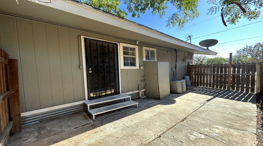 3004 Musser St, LAREDO, Texas 78043-4523, 2 Bedrooms Bedrooms, 3 Rooms Rooms,1 BathroomBathrooms,Residential,For Rent,3004 Musser St,20255462