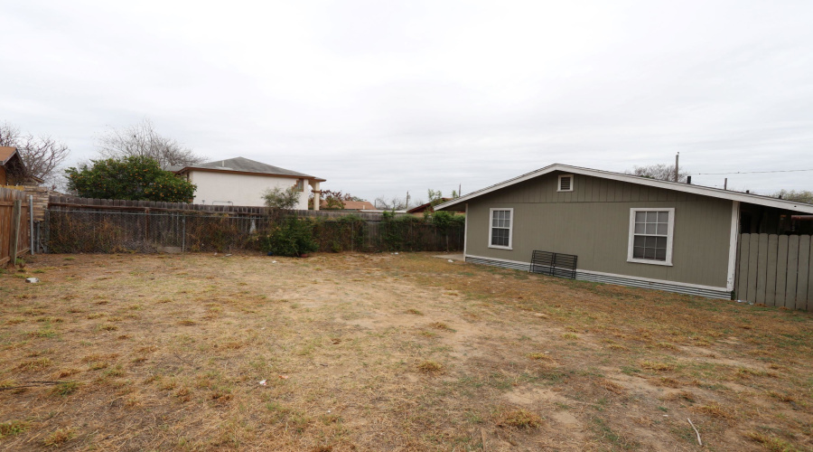 3004 Musser St, LAREDO, Texas 78043-4523, 2 Bedrooms Bedrooms, 3 Rooms Rooms,1 BathroomBathrooms,Residential,For Rent,3004 Musser St,20255462