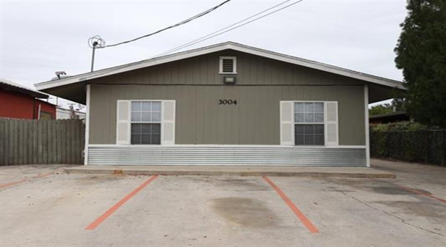 3004 Musser St, LAREDO, Texas 78043-4523, 2 Bedrooms Bedrooms, 3 Rooms Rooms,1 BathroomBathrooms,Residential,For Rent,3004 Musser St,20255462