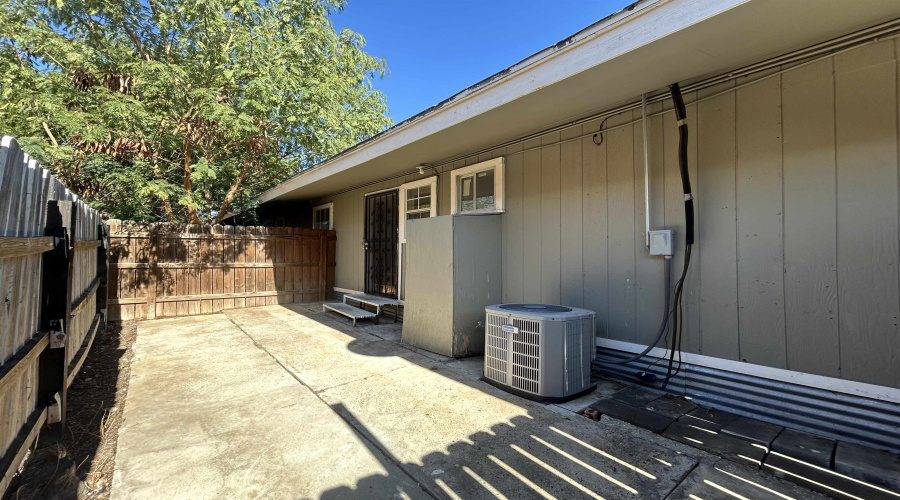 3004 Musser St, LAREDO, Texas 78043-4523, 2 Bedrooms Bedrooms, 3 Rooms Rooms,1 BathroomBathrooms,Residential,For Rent,3004 Musser St,20255462