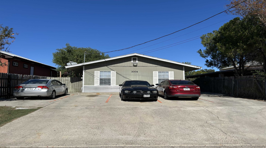 3004 Musser St, LAREDO, Texas 78043-4523, 2 Bedrooms Bedrooms, 3 Rooms Rooms,1 BathroomBathrooms,Residential,For Rent,3004 Musser St,20255462
