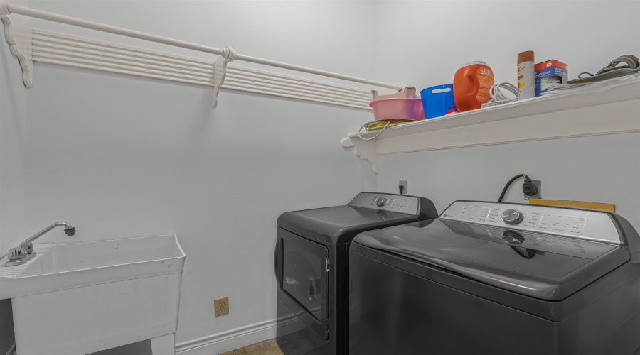 3625 Josefina Dr, Laredo, Texas 78041, 4 Bedrooms Bedrooms, 6 Rooms Rooms,3 BathroomsBathrooms,Residential,For Sale,3625 Josefina Dr,20255467