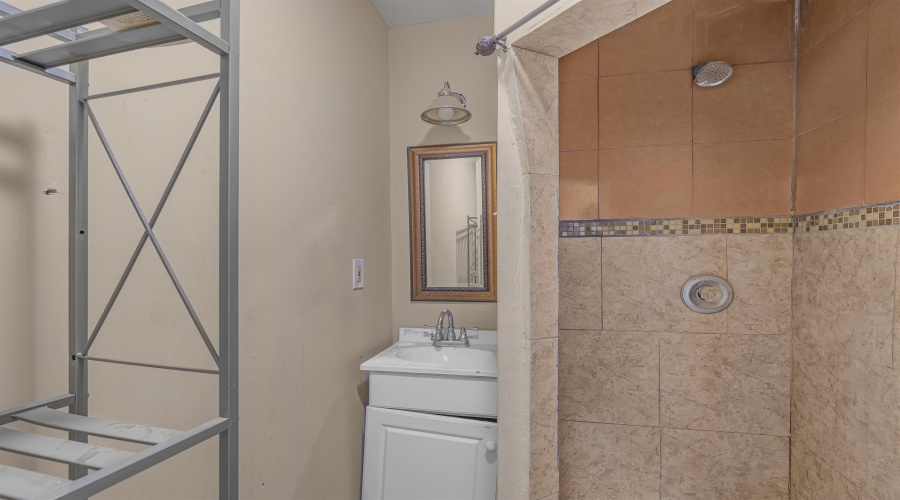 5802 Gale Ct, Laredo, Texas 78041, 3 Bedrooms Bedrooms, 5 Rooms Rooms,3 BathroomsBathrooms,Residential,For Sale,5802 Gale Ct,20255468