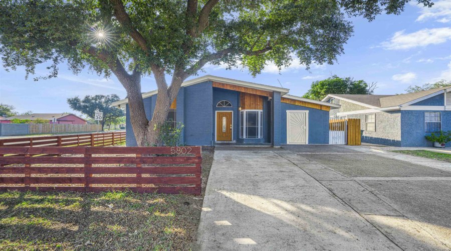 5802 Gale Ct, Laredo, Texas 78041, 3 Bedrooms Bedrooms, 5 Rooms Rooms,3 BathroomsBathrooms,Residential,For Sale,5802 Gale Ct,20255468