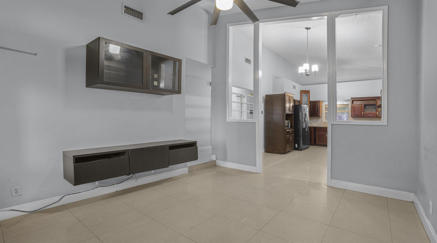 5802 Gale Ct, Laredo, Texas 78041, 3 Bedrooms Bedrooms, 5 Rooms Rooms,3 BathroomsBathrooms,Residential,For Sale,5802 Gale Ct,20255468