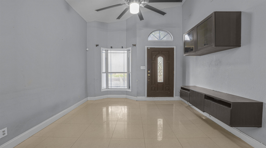 5802 Gale Ct, Laredo, Texas 78041, 3 Bedrooms Bedrooms, 5 Rooms Rooms,3 BathroomsBathrooms,Residential,For Sale,5802 Gale Ct,20255468