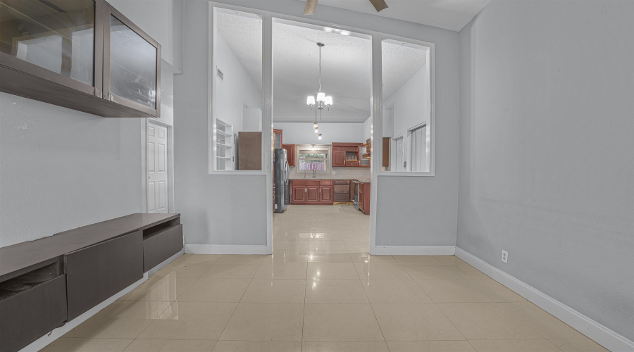 5802 Gale Ct, Laredo, Texas 78041, 3 Bedrooms Bedrooms, 5 Rooms Rooms,3 BathroomsBathrooms,Residential,For Sale,5802 Gale Ct,20255468