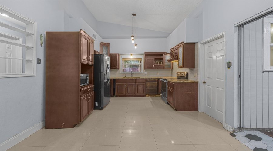 5802 Gale Ct, Laredo, Texas 78041, 3 Bedrooms Bedrooms, 5 Rooms Rooms,3 BathroomsBathrooms,Residential,For Sale,5802 Gale Ct,20255468