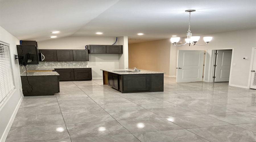 5412 Capilla St., Laredo, Texas 78046, 3 Bedrooms Bedrooms, 5 Rooms Rooms,2 BathroomsBathrooms,Residential,For Rent,5412 Capilla St.,20255472