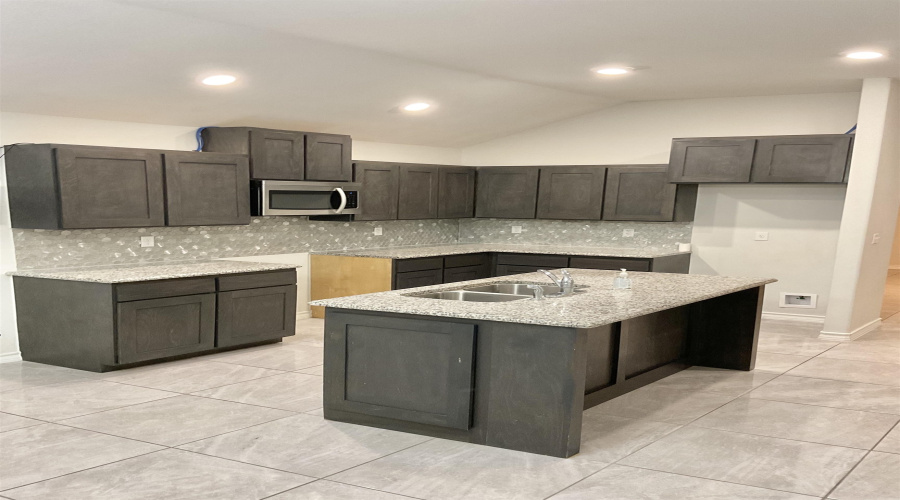 5412 Capilla St., Laredo, Texas 78046, 3 Bedrooms Bedrooms, 5 Rooms Rooms,2 BathroomsBathrooms,Residential,For Rent,5412 Capilla St.,20255472