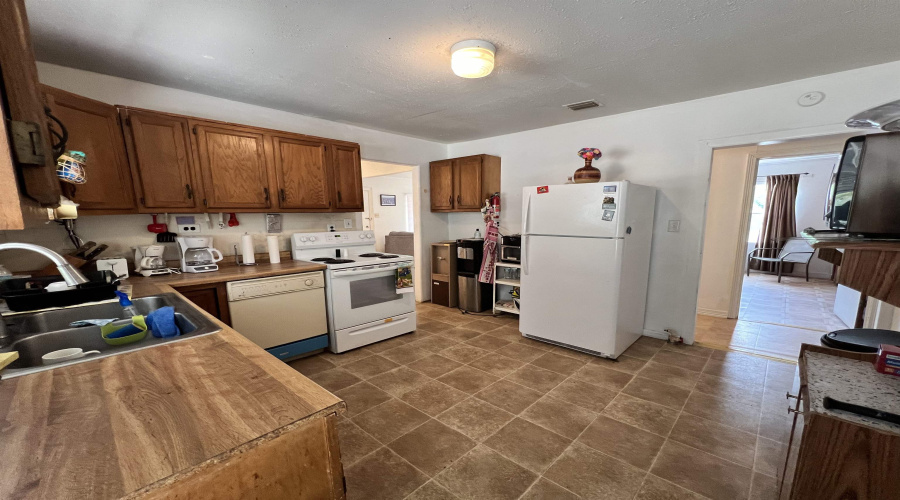 5425 Pena Ln, Zapata, Texas 78076, 3 Bedrooms Bedrooms, 5 Rooms Rooms,1 BathroomBathrooms,Residential,For Sale,5425 Pena Ln,20255473