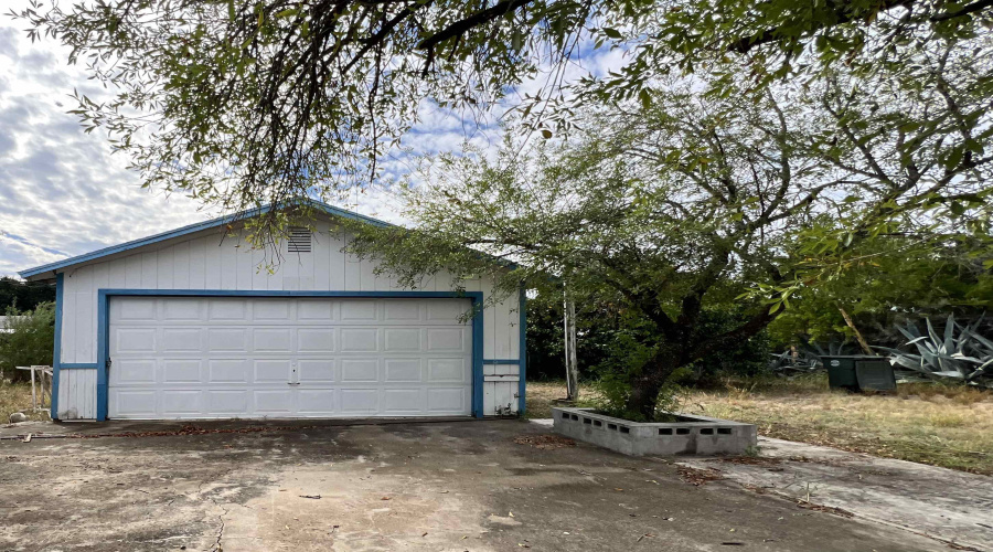 5425 Pena Ln, Zapata, Texas 78076, 3 Bedrooms Bedrooms, 5 Rooms Rooms,1 BathroomBathrooms,Residential,For Sale,5425 Pena Ln,20255473