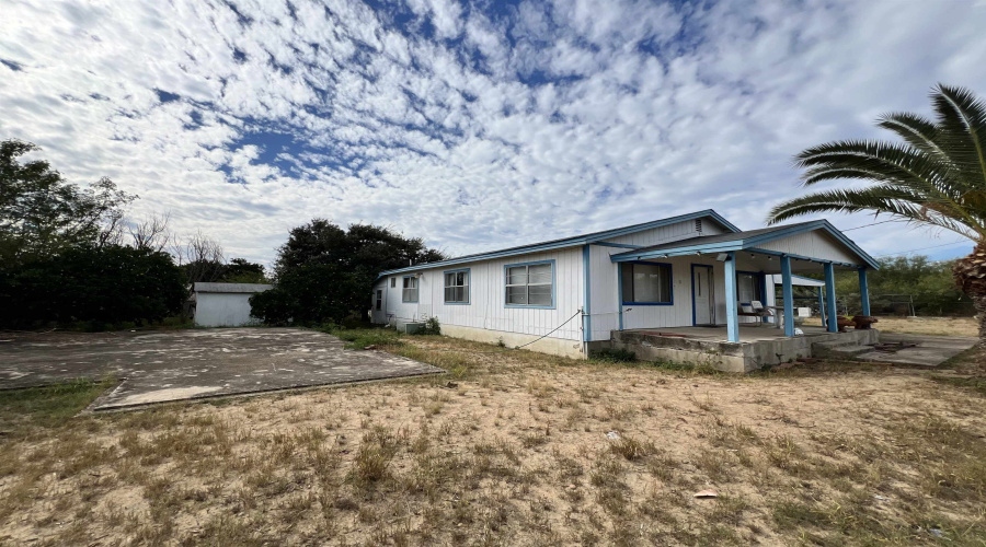 5425 Pena Ln, Zapata, Texas 78076, 3 Bedrooms Bedrooms, 5 Rooms Rooms,1 BathroomBathrooms,Residential,For Sale,5425 Pena Ln,20255473