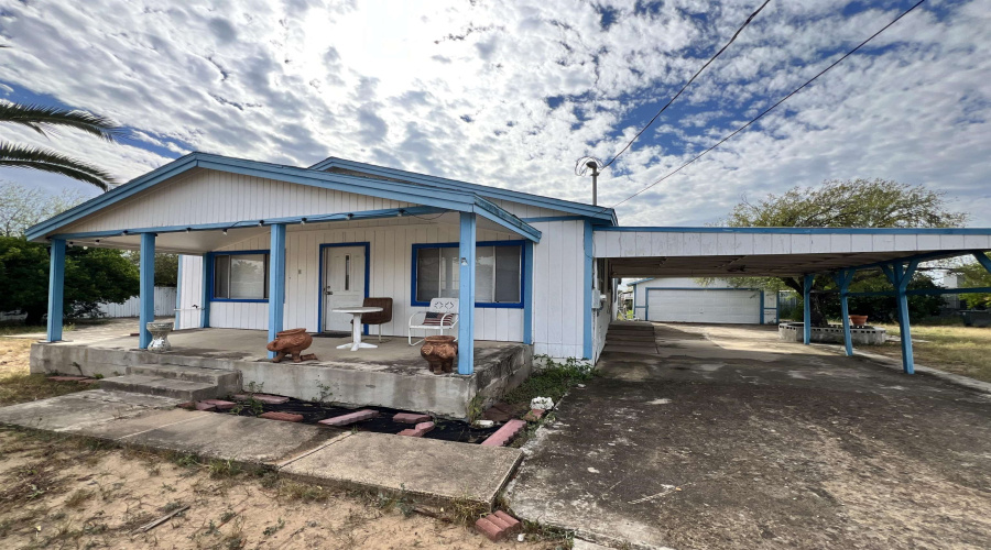 5425 Pena Ln, Zapata, Texas 78076, 3 Bedrooms Bedrooms, 5 Rooms Rooms,1 BathroomBathrooms,Residential,For Sale,5425 Pena Ln,20255473