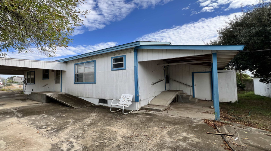 5425 Pena Ln, Zapata, Texas 78076, 3 Bedrooms Bedrooms, 5 Rooms Rooms,1 BathroomBathrooms,Residential,For Sale,5425 Pena Ln,20255473