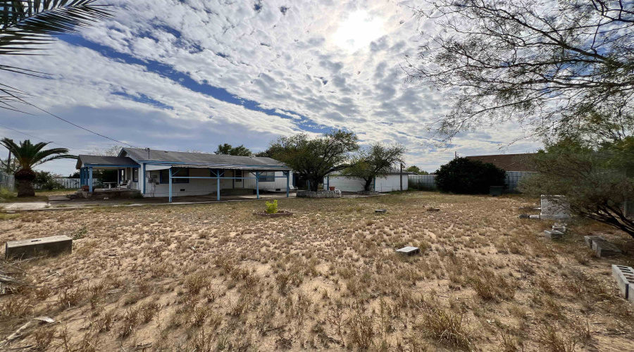 5425 Pena Ln, Zapata, Texas 78076, 3 Bedrooms Bedrooms, 5 Rooms Rooms,1 BathroomBathrooms,Residential,For Sale,5425 Pena Ln,20255473