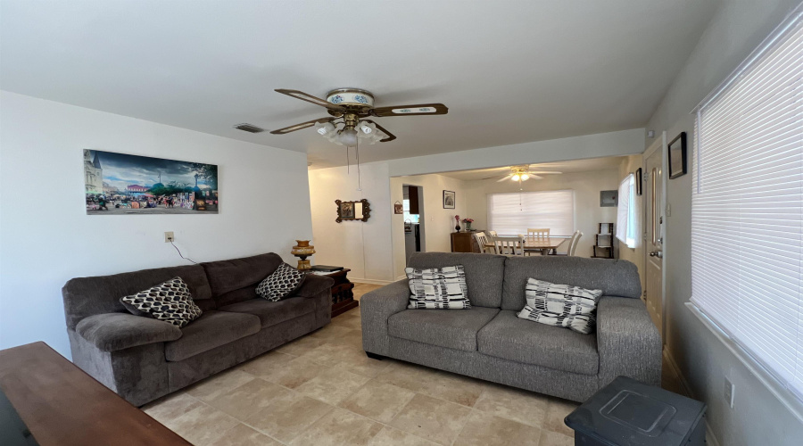 5425 Pena Ln, Zapata, Texas 78076, 3 Bedrooms Bedrooms, 5 Rooms Rooms,1 BathroomBathrooms,Residential,For Sale,5425 Pena Ln,20255473