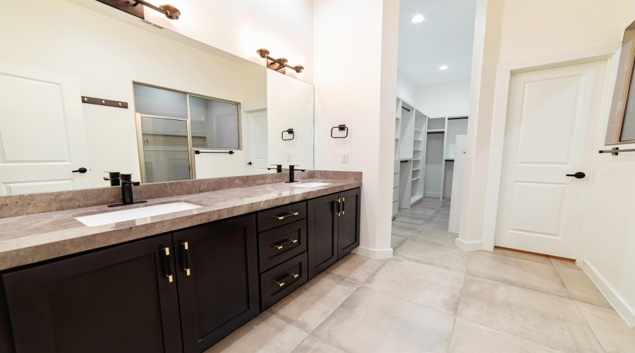 1421 El Caporal Dr., Laredo, Texas 78043, 3 Bedrooms Bedrooms, 5 Rooms Rooms,2 BathroomsBathrooms,Residential,For Sale,1421 El Caporal Dr.,20255477