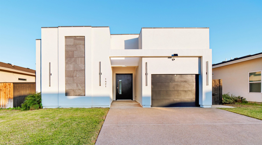 1421 El Caporal Dr., Laredo, Texas 78043, 3 Bedrooms Bedrooms, 5 Rooms Rooms,2 BathroomsBathrooms,Residential,For Sale,1421 El Caporal Dr.,20255477